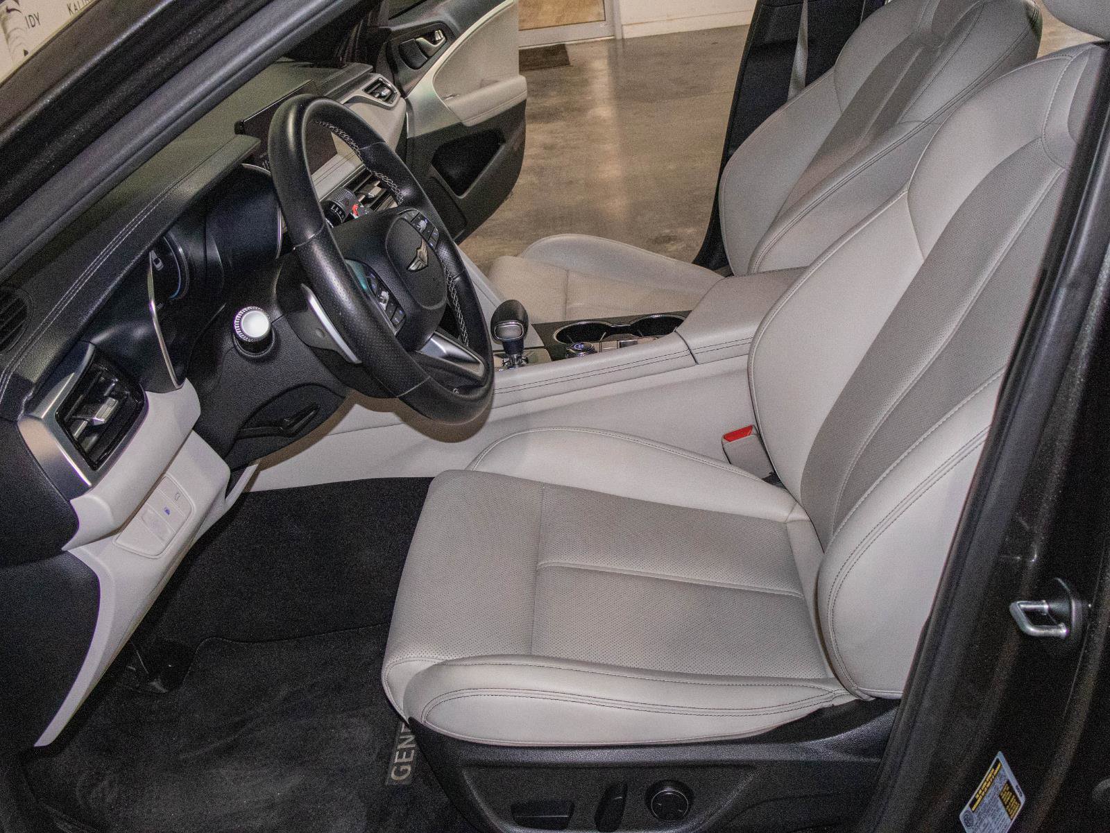 Used 2024 Genesis G70 2.5T image 8