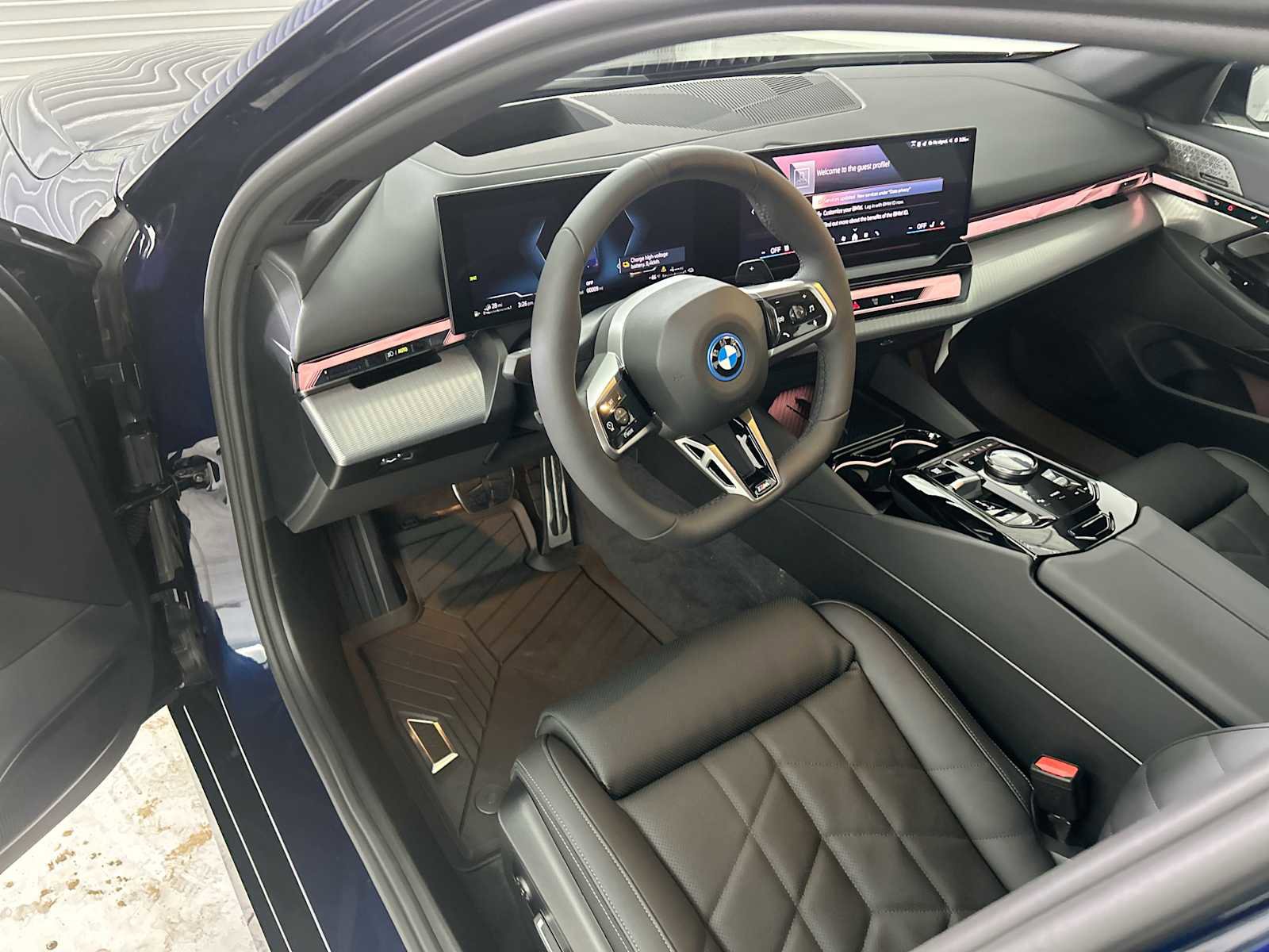 New 2026 BMW 550e xDrive image 11