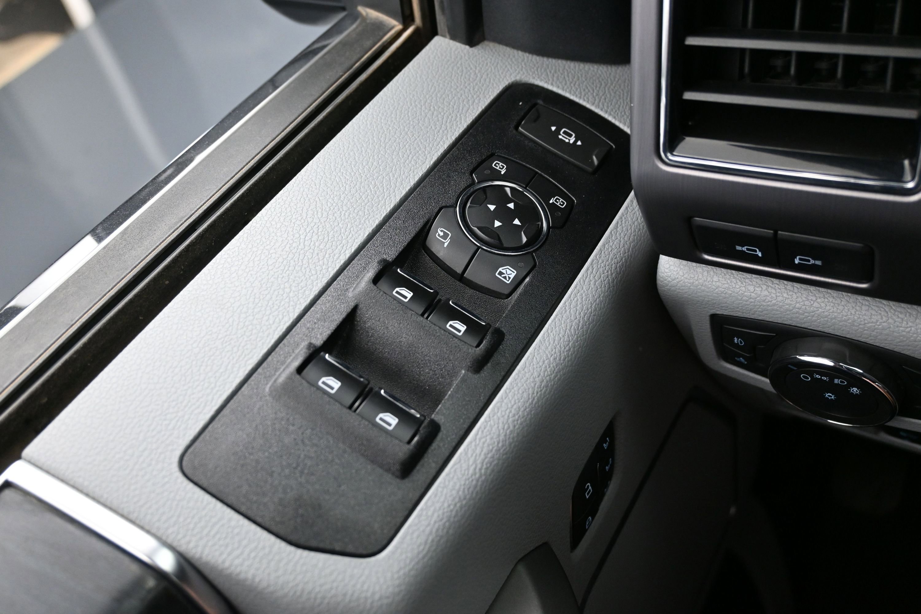 Used 2022 Ford F250 Limited w/ FX4 Off-Road Package AWD/4WD image 25