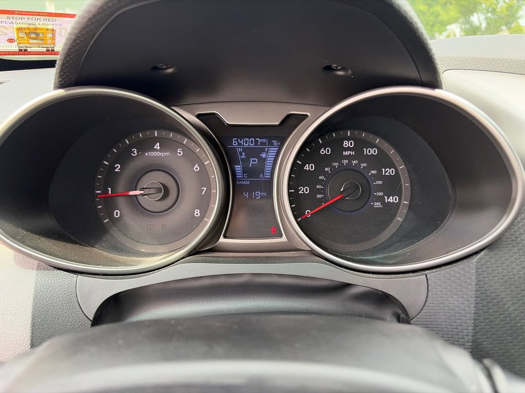 Used 2017 Hyundai Veloster FWD image 17