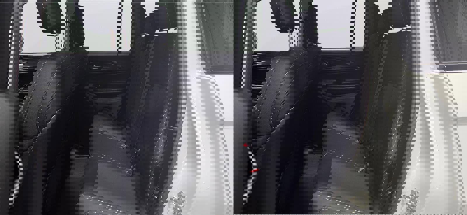 Used 2023 Jeep Grand Cherokee Laredo image 7