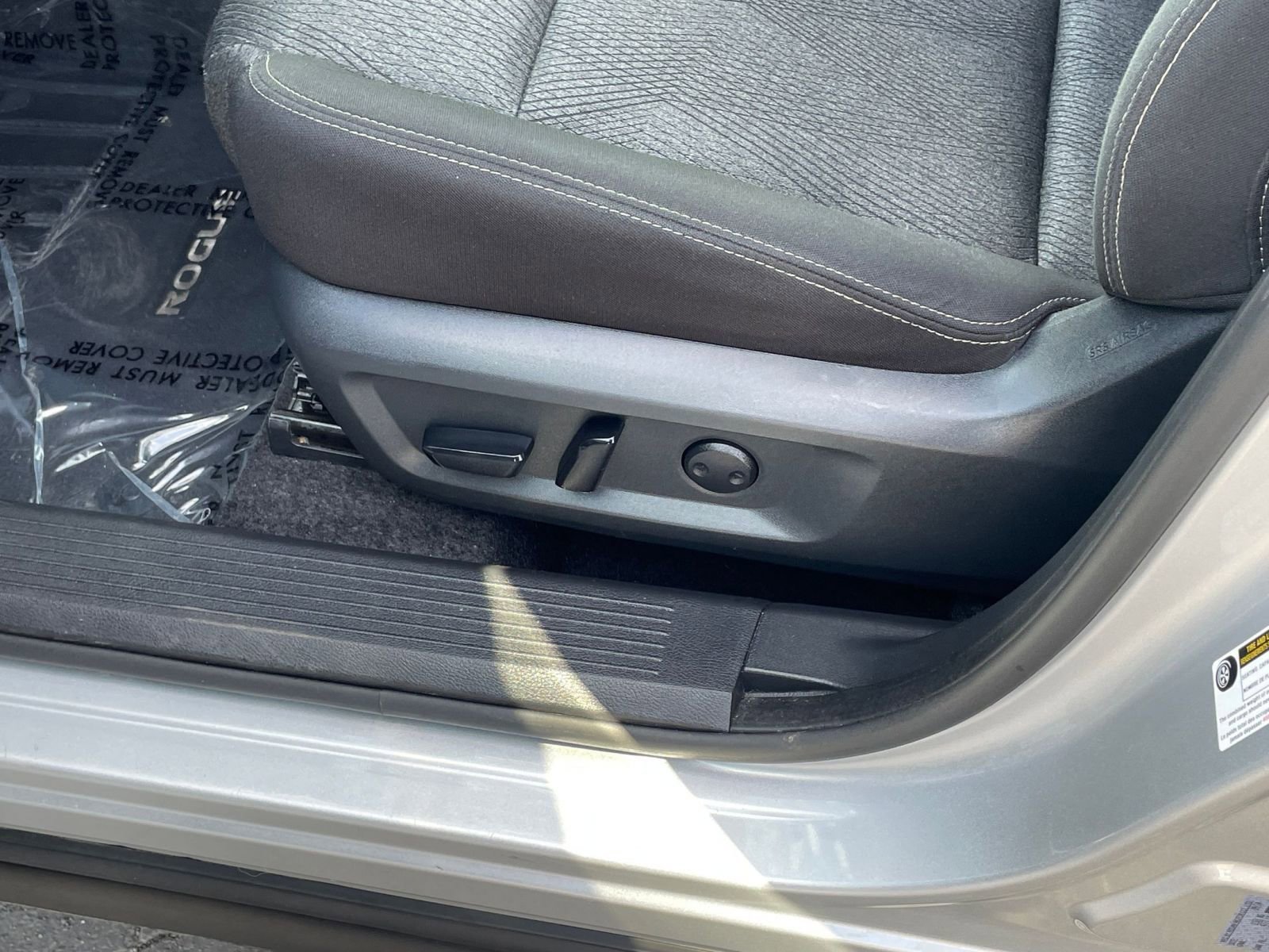 Used 2025 Nissan Rogue SV image 22