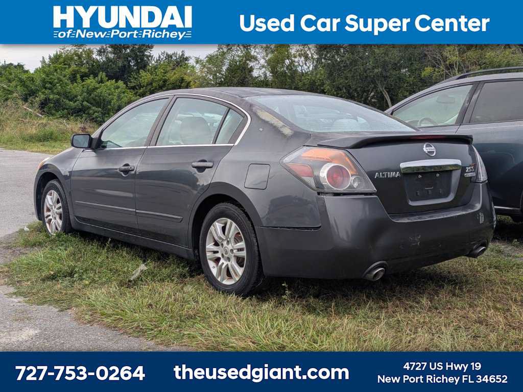 Used 2011 Nissan Altima 2.5 S w/ Special Edition Pkg FWD image 3