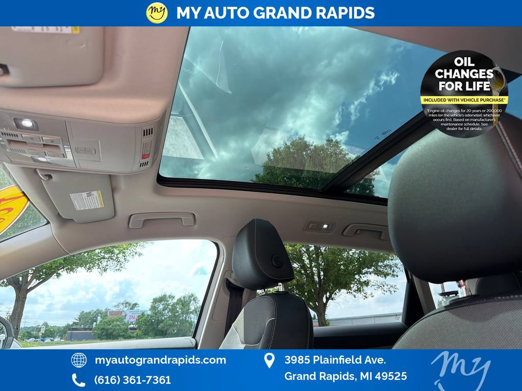 Used 2024 Volkswagen Taos SE w/ Panoramic Sunroof Package AWD/4WD image 23