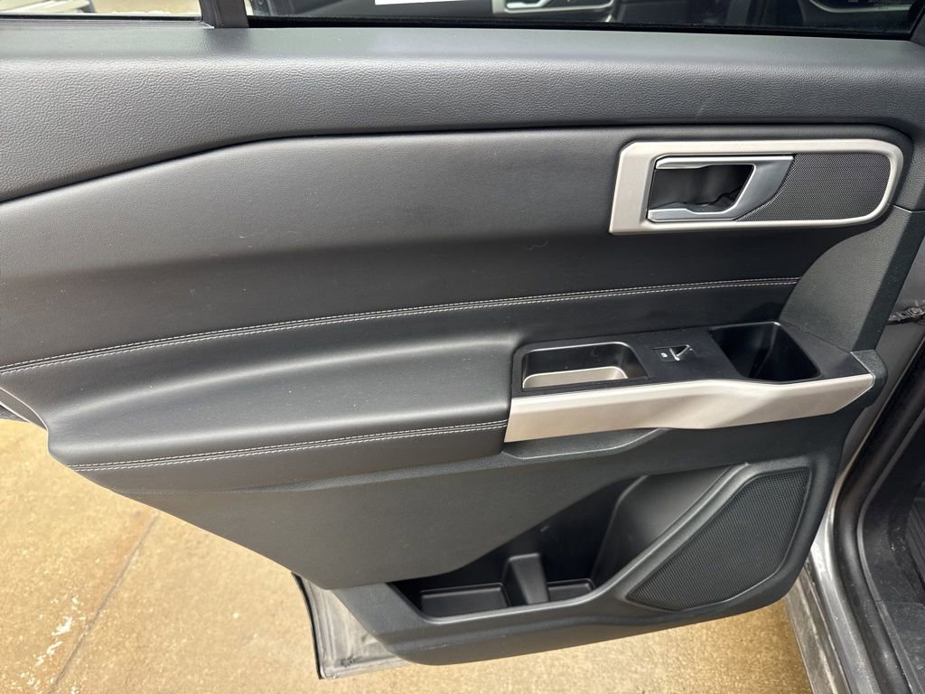 Used 2023 Ford Explorer XLT image 9
