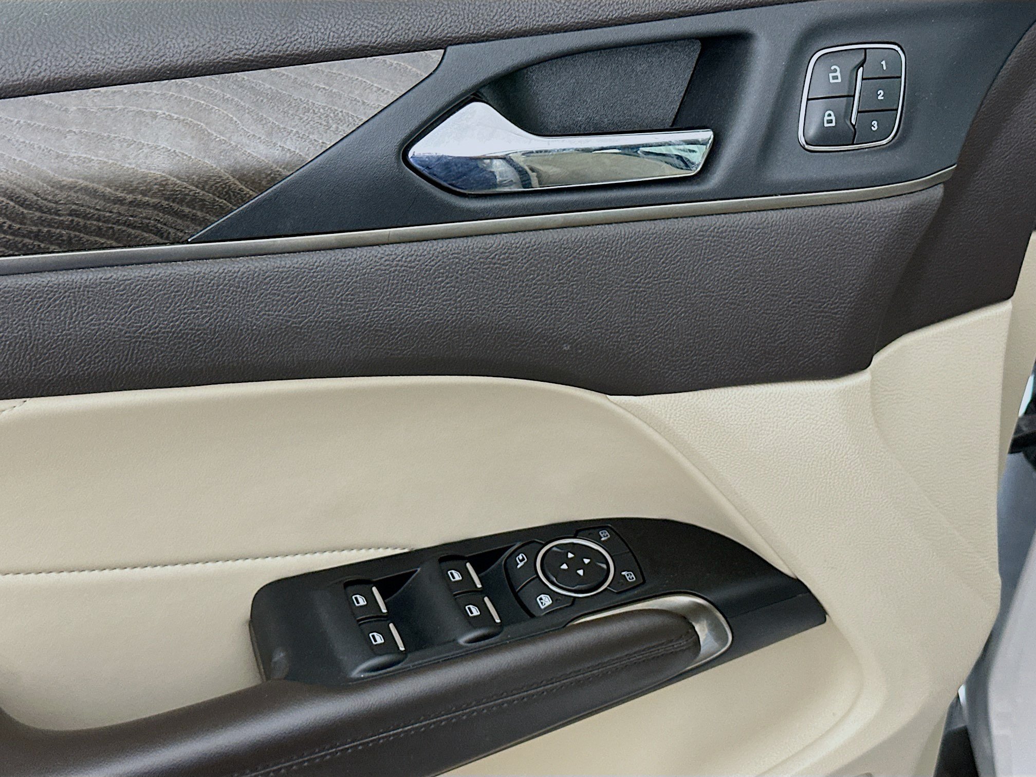 Used 2019 Lincoln MKC Reserve w/ MKC Technology Package FWD image 15