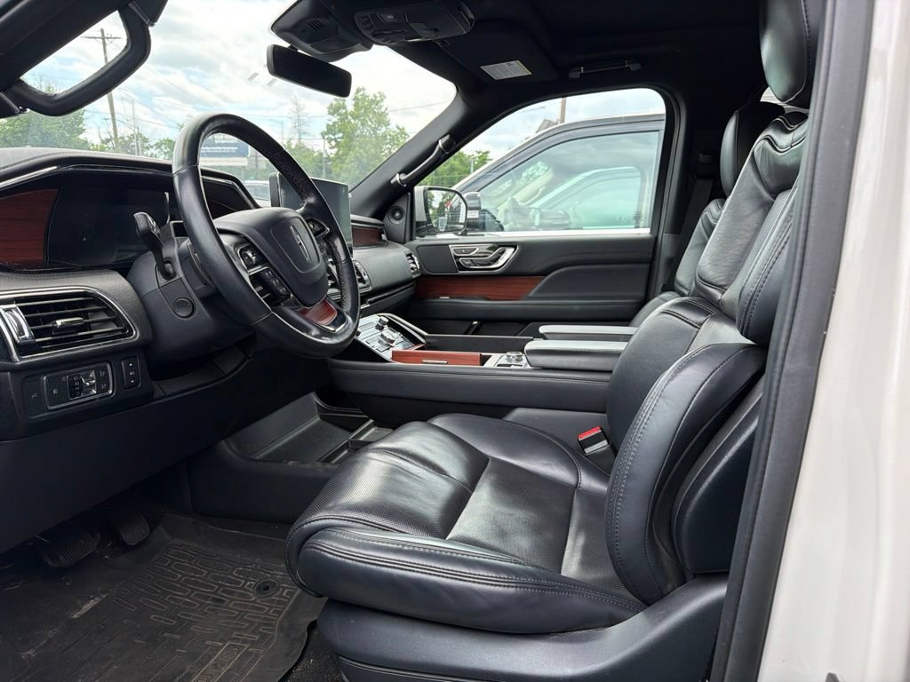 Certified 2022 Lincoln Navigator Reserve w/ Monochromatic Package AWD/4WD image 10