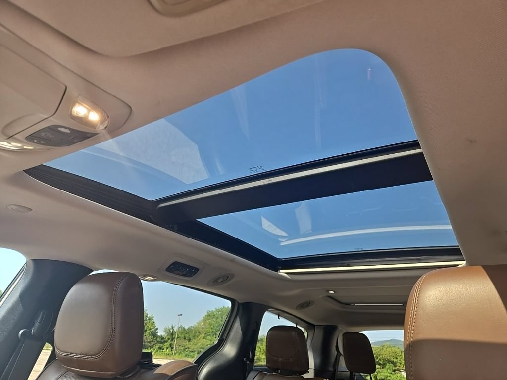 Used 2017 Chrysler Pacifica Limited FWD image 17