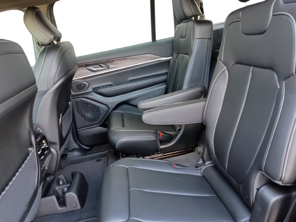 New 2027 Jeep Grand Cherokee L Limited w/ Limited Altitude Package AWD/4WD image 22