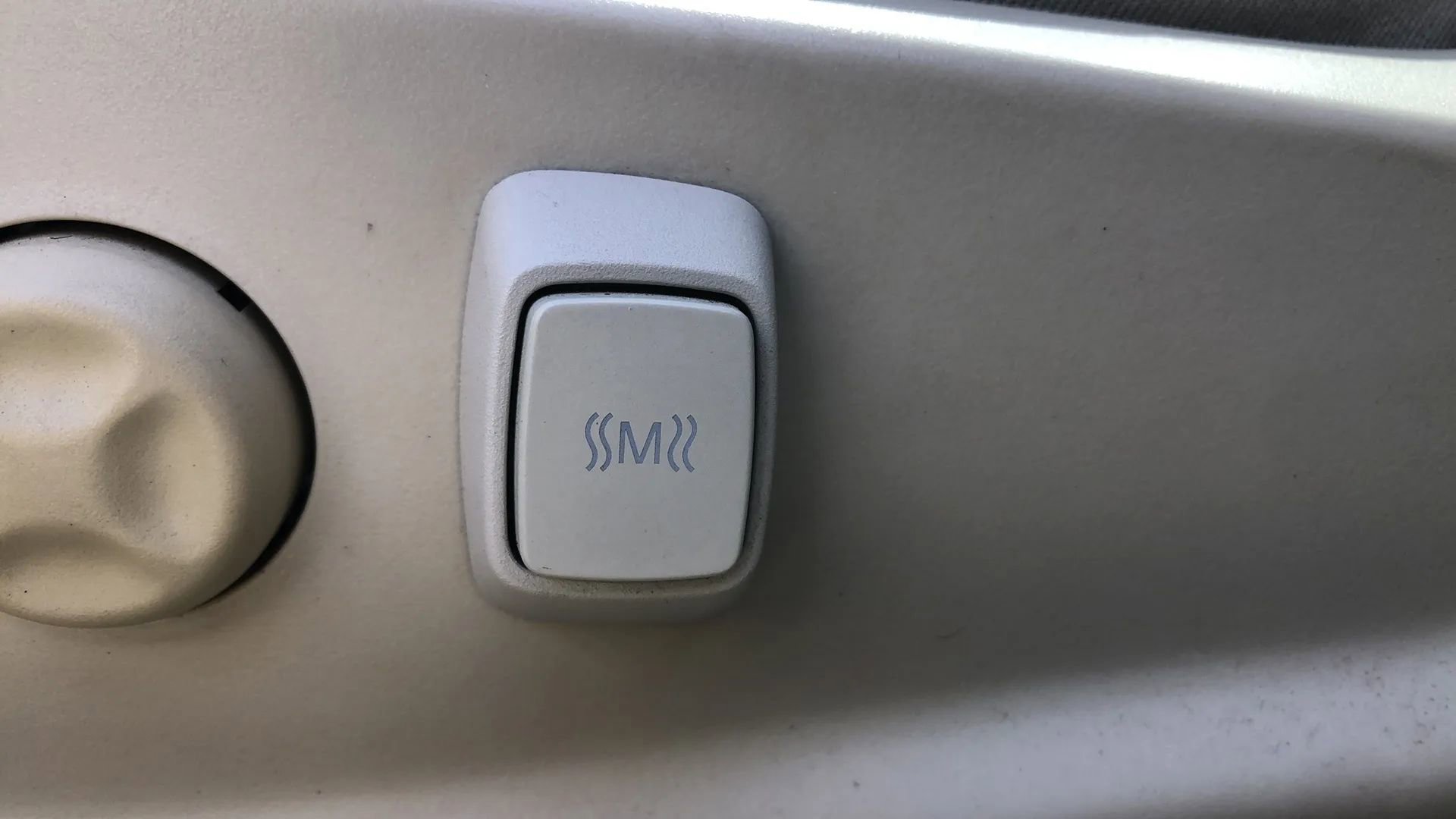 Used 2011 Cadillac DTS Platinum image 40