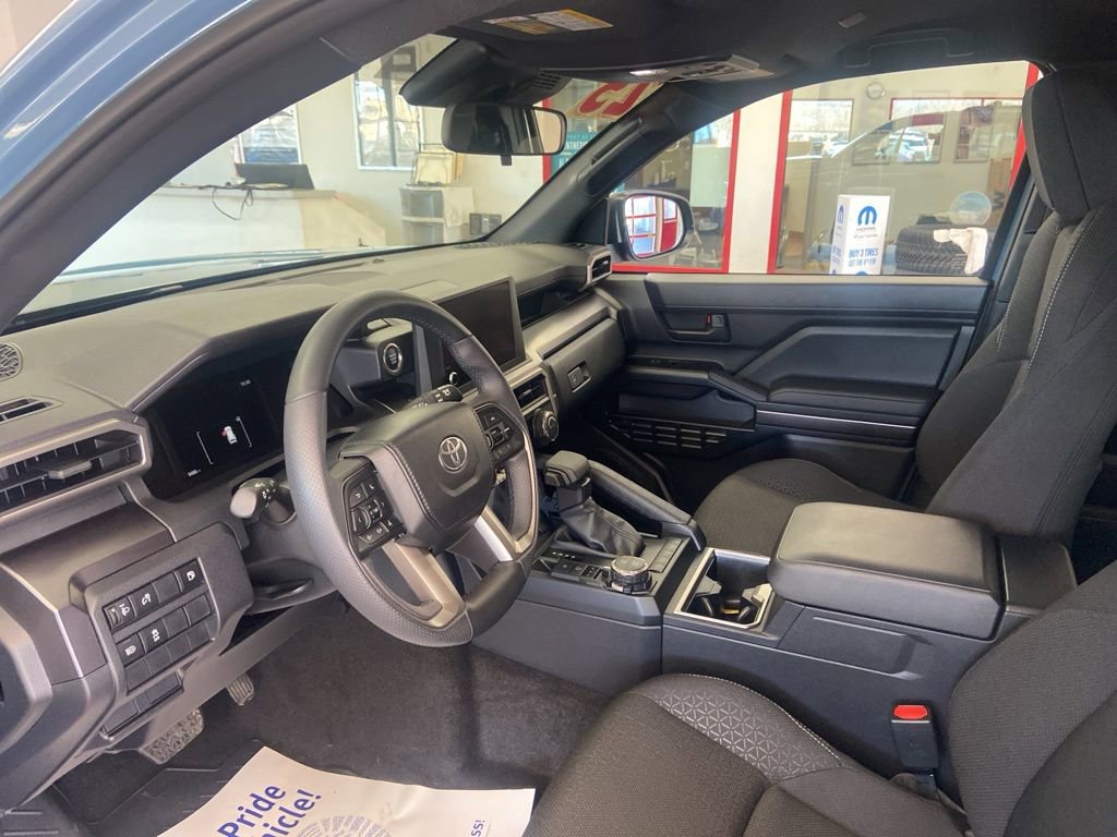 Used 2025 Toyota 4Runner SR5 AWD/4WD image 7