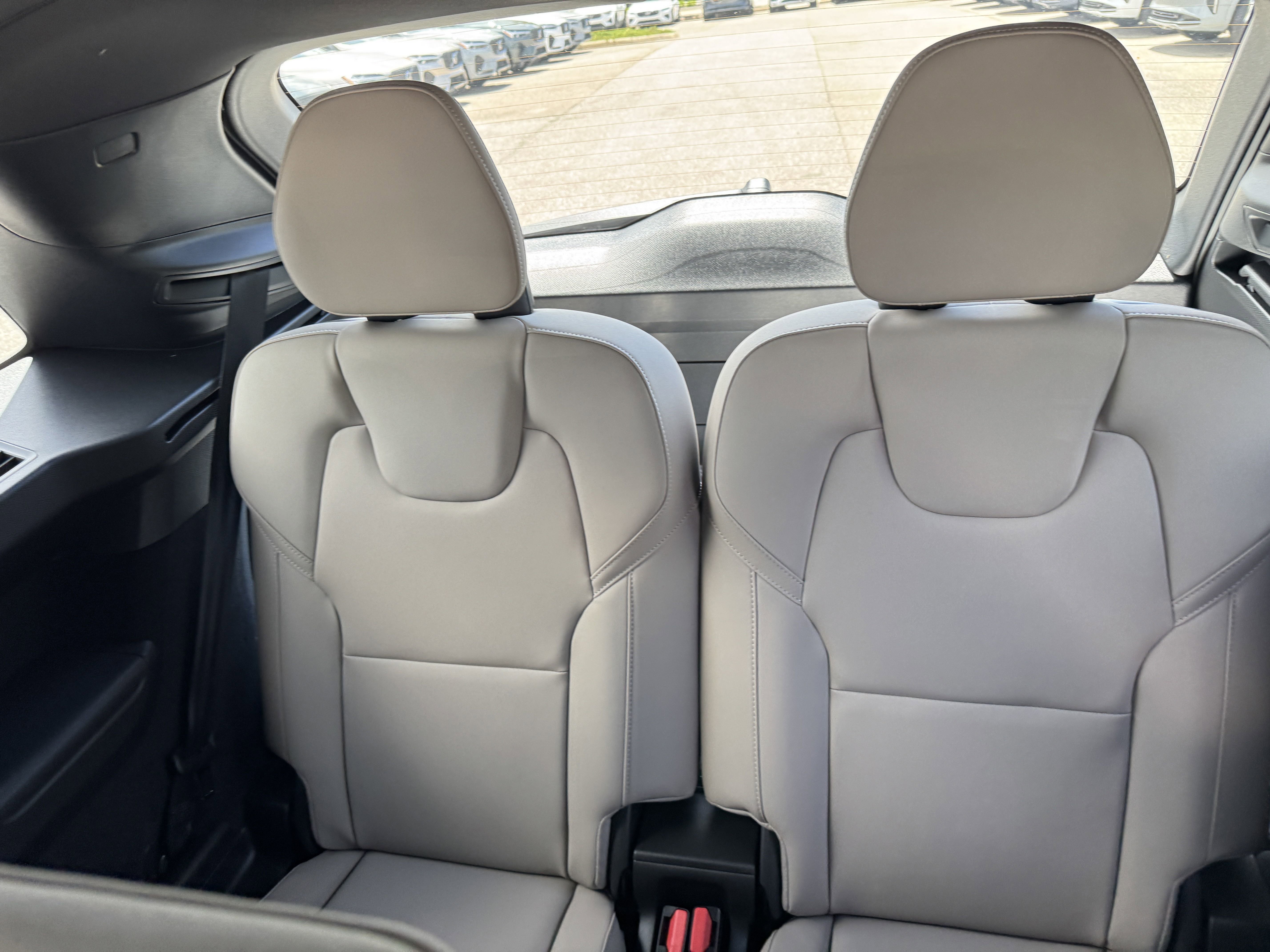 New 2026 Volvo XC90 B6 Plus w/ Protection Package Premier image 17