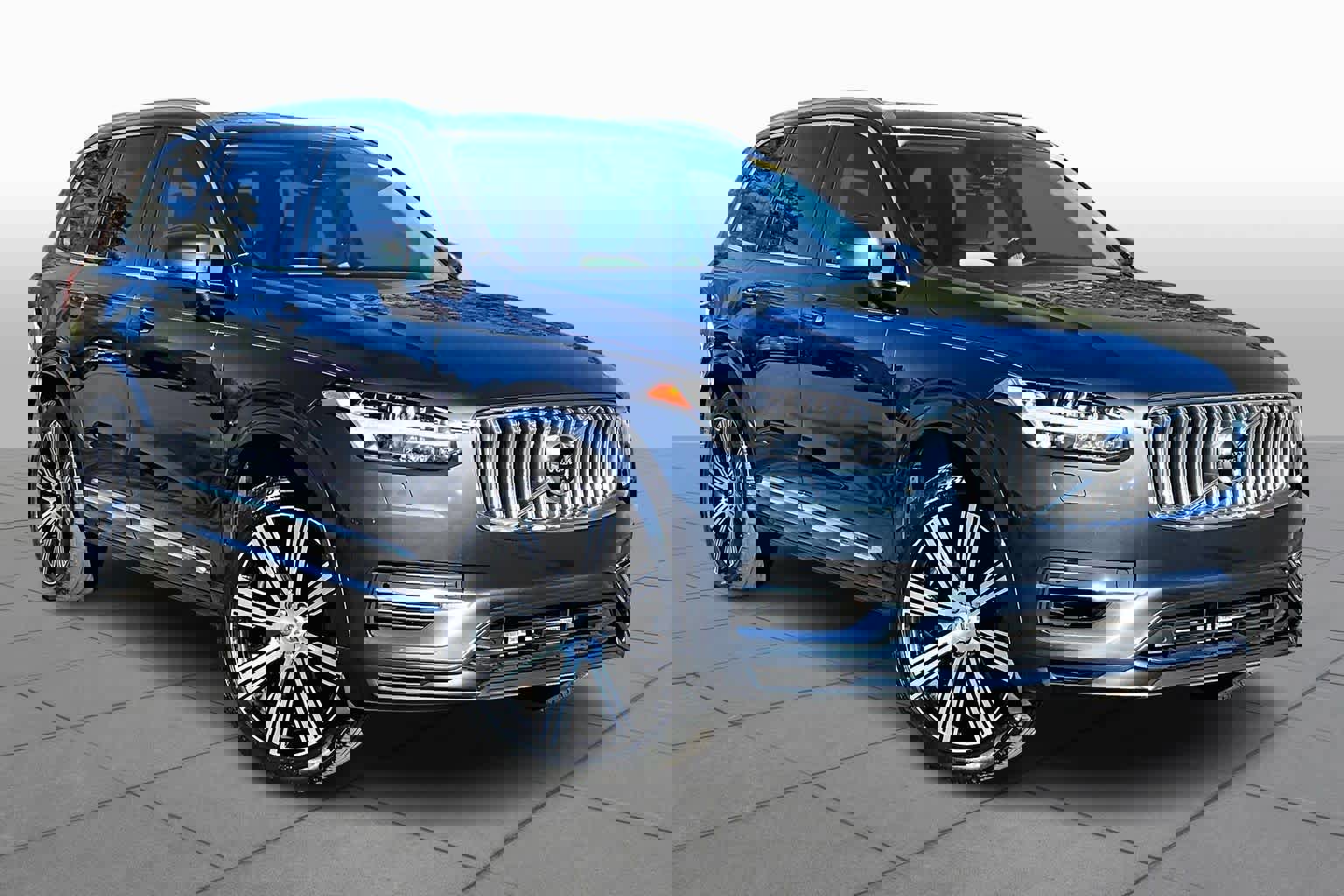 Used 2021 Volvo XC90 T8 Inscription w/ Lounge Package image 2