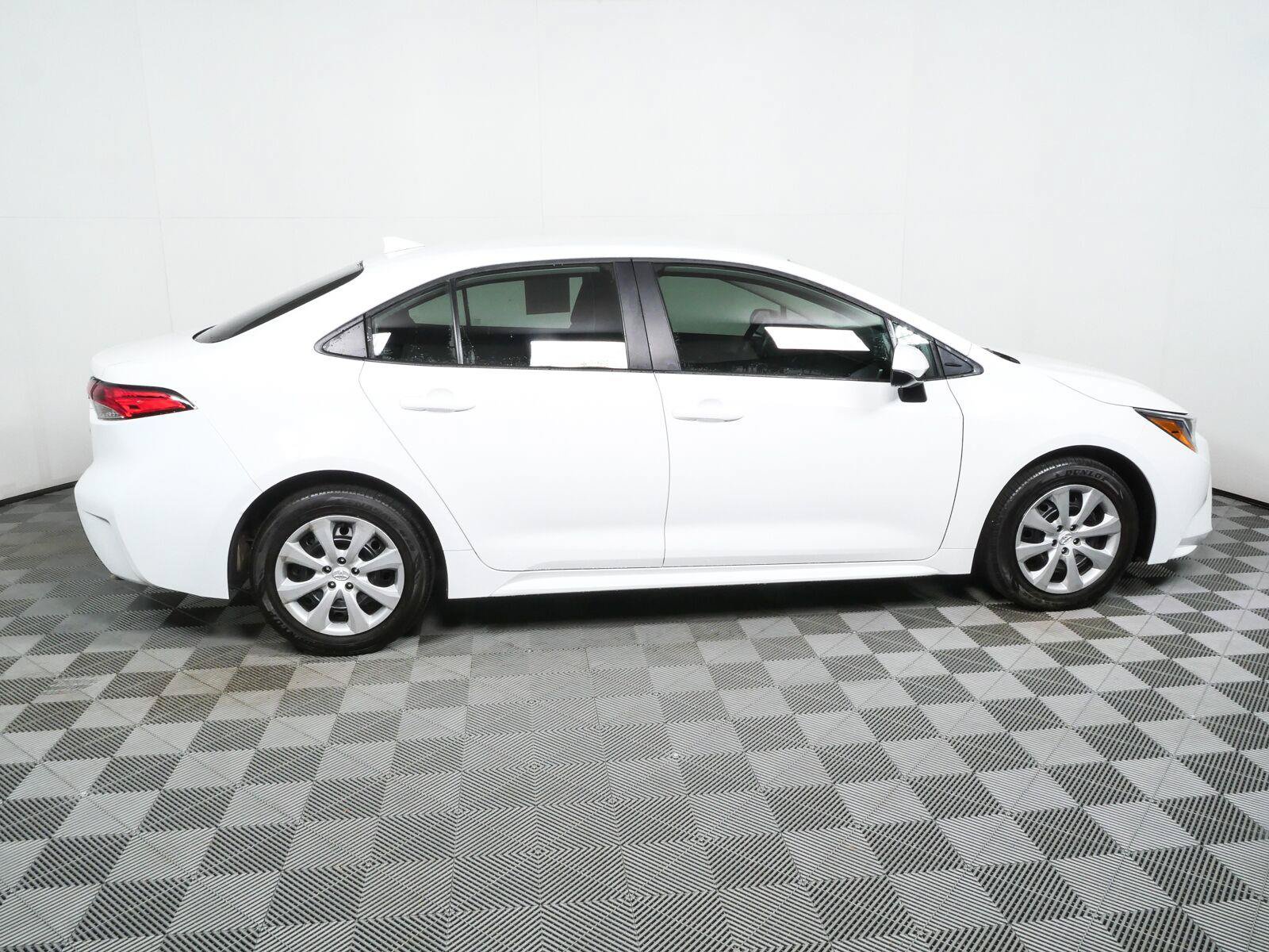 Used 2025 Toyota Corolla LE FWD image 2