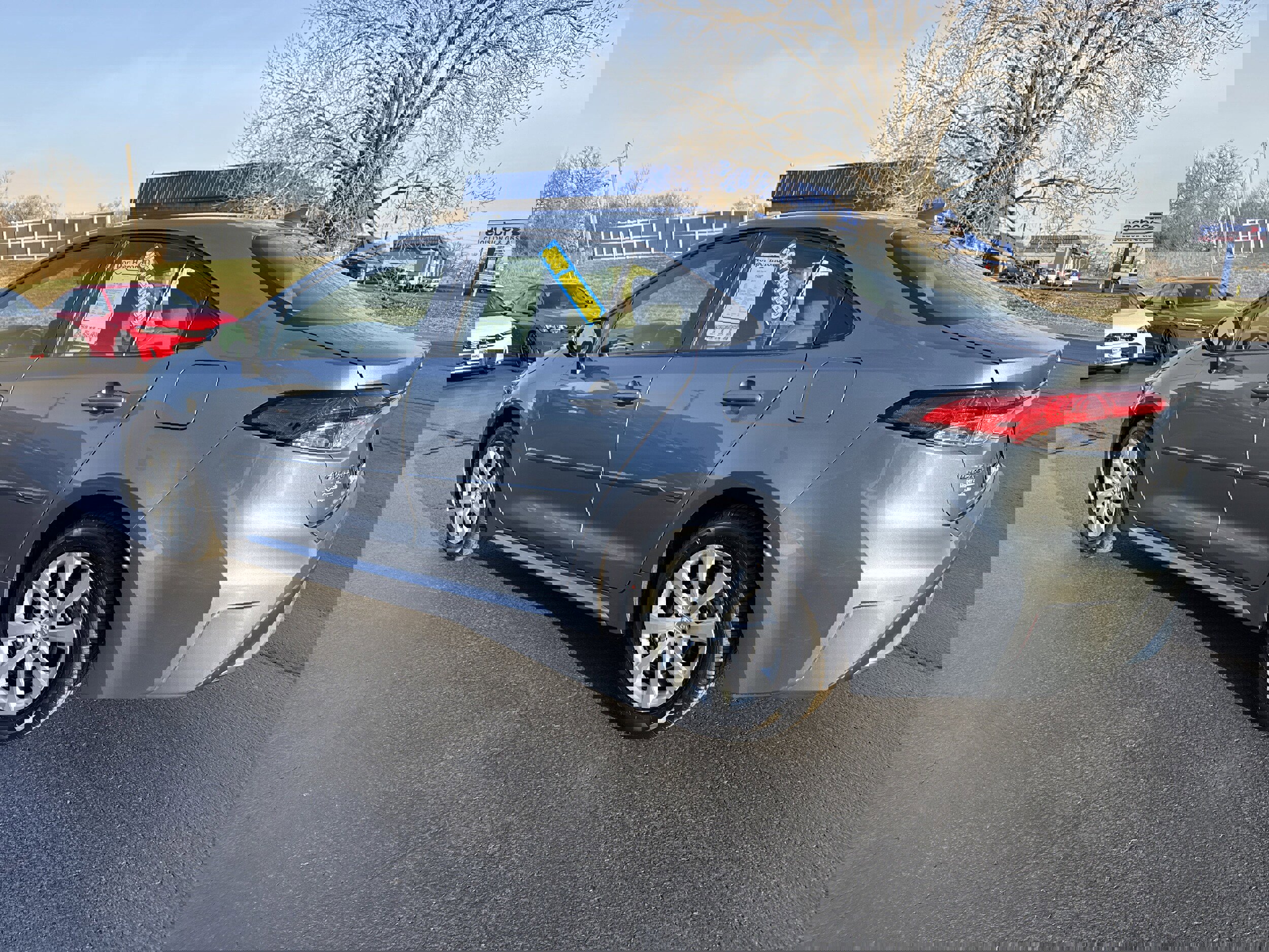 Used 2022 Toyota Corolla LE image 2