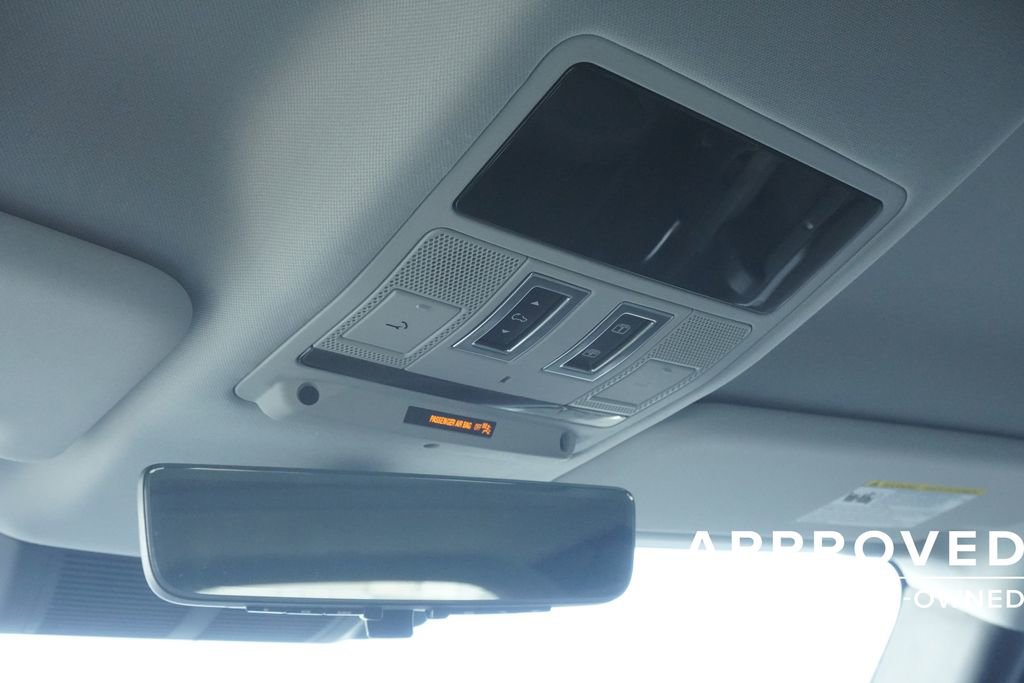 Used 2025 Land Rover Defender 110 S image 16