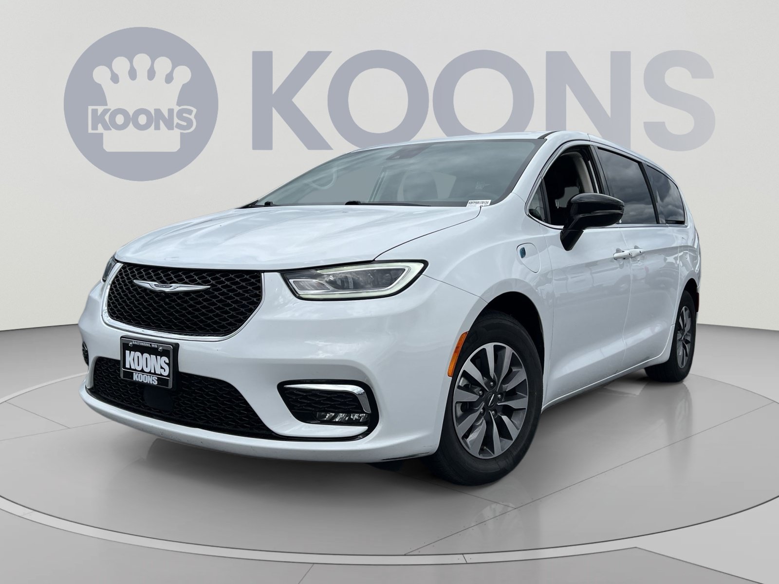Used 2024 Chrysler Pacifica Limited FWD image 1