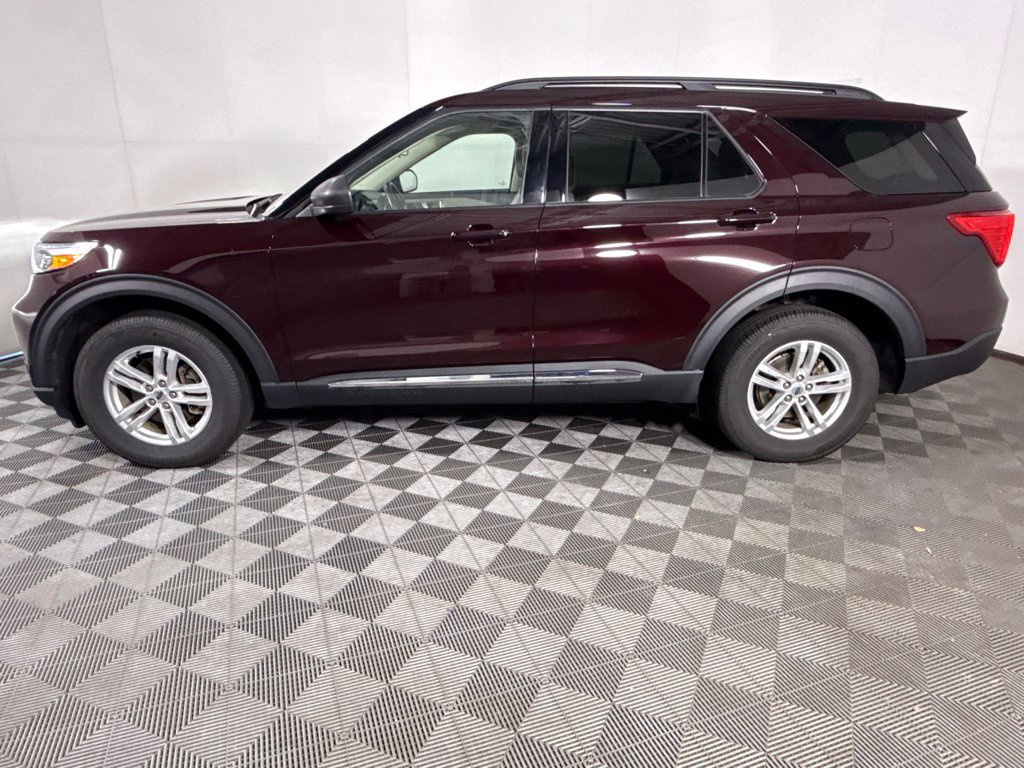 Used 2023 Ford Explorer XLT w/ Equipment Group 202A AWD/4WD image 5