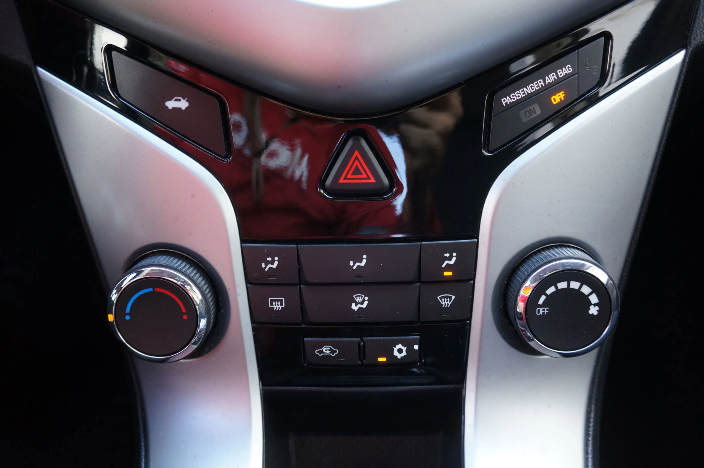 Used 2015 Chevrolet Cruze LT w/ Sun And Sound Package image 33