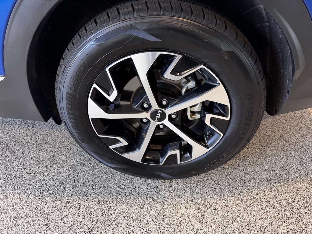 Used 2025 Kia Sportage EX AWD/4WD image 12