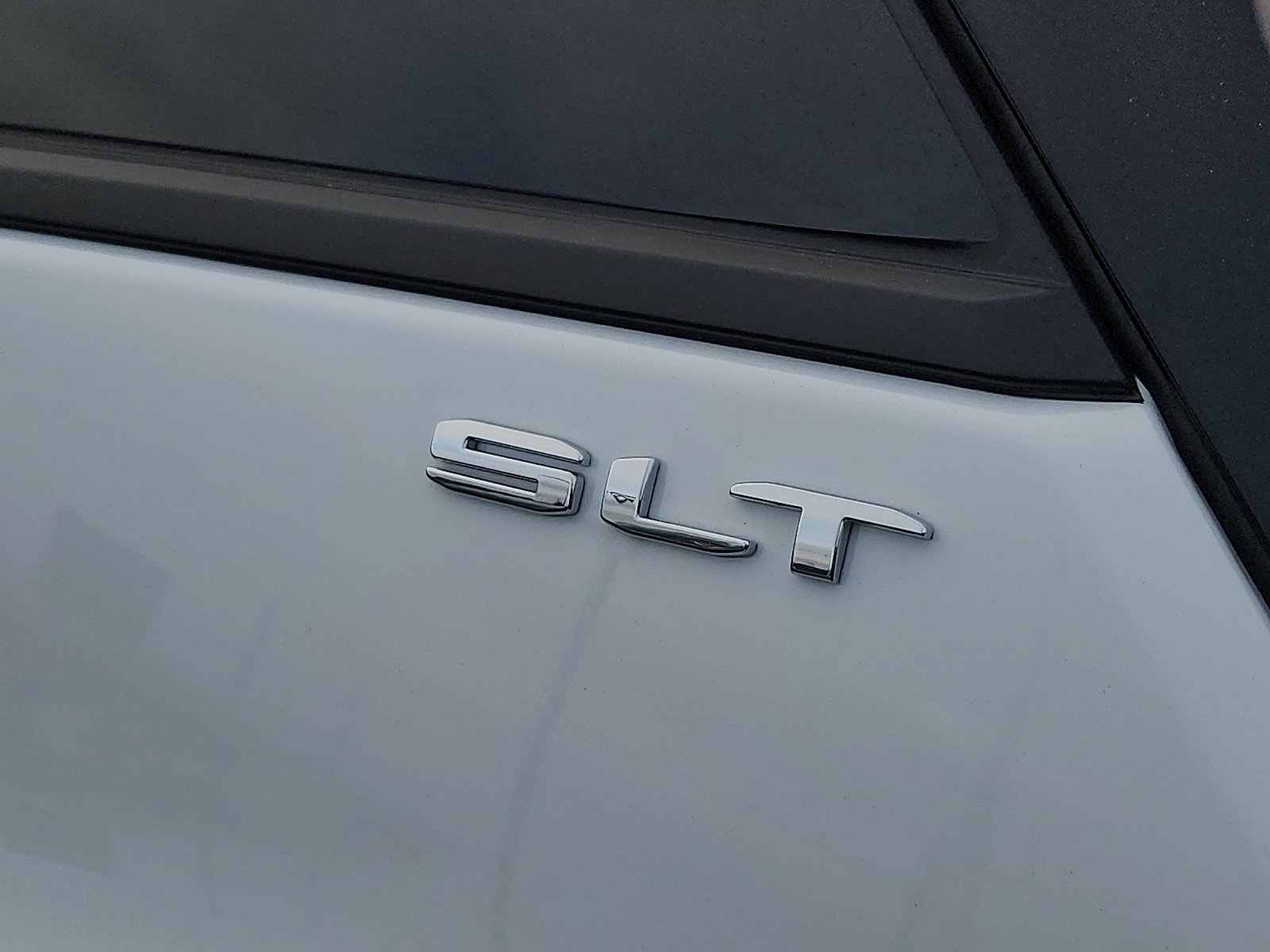 Used 2024 GMC Terrain SLT w/ Infotainment Package II image 39