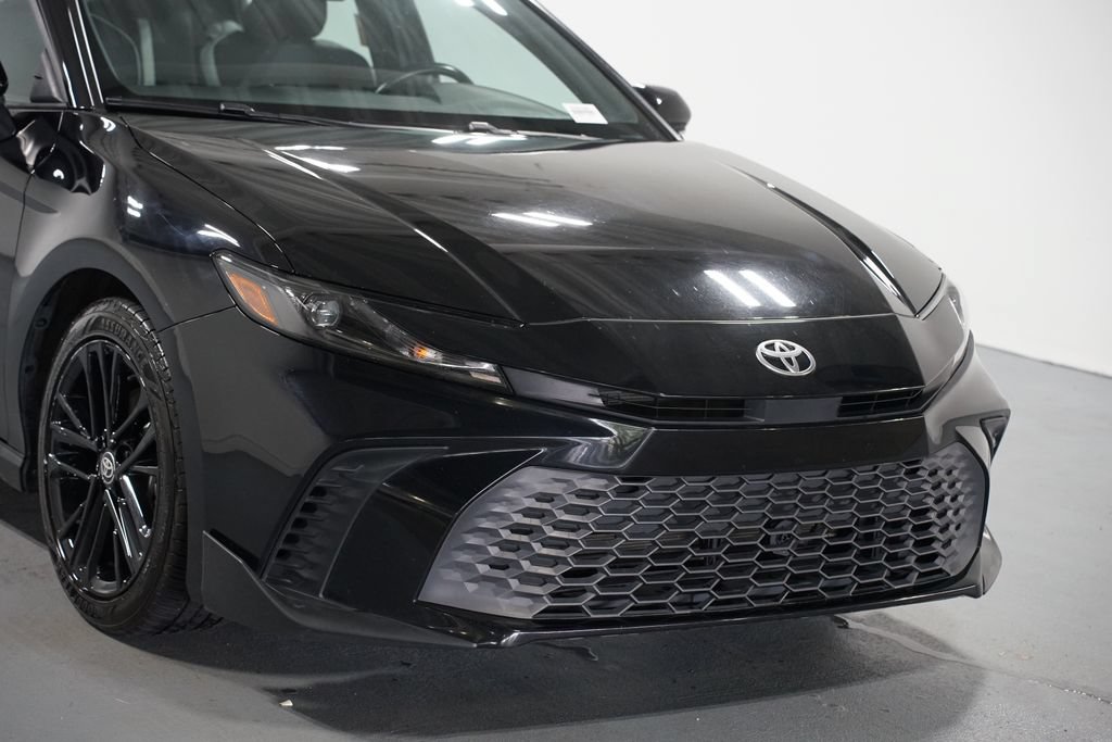 Used 2025 Toyota Camry SE FWD image 4