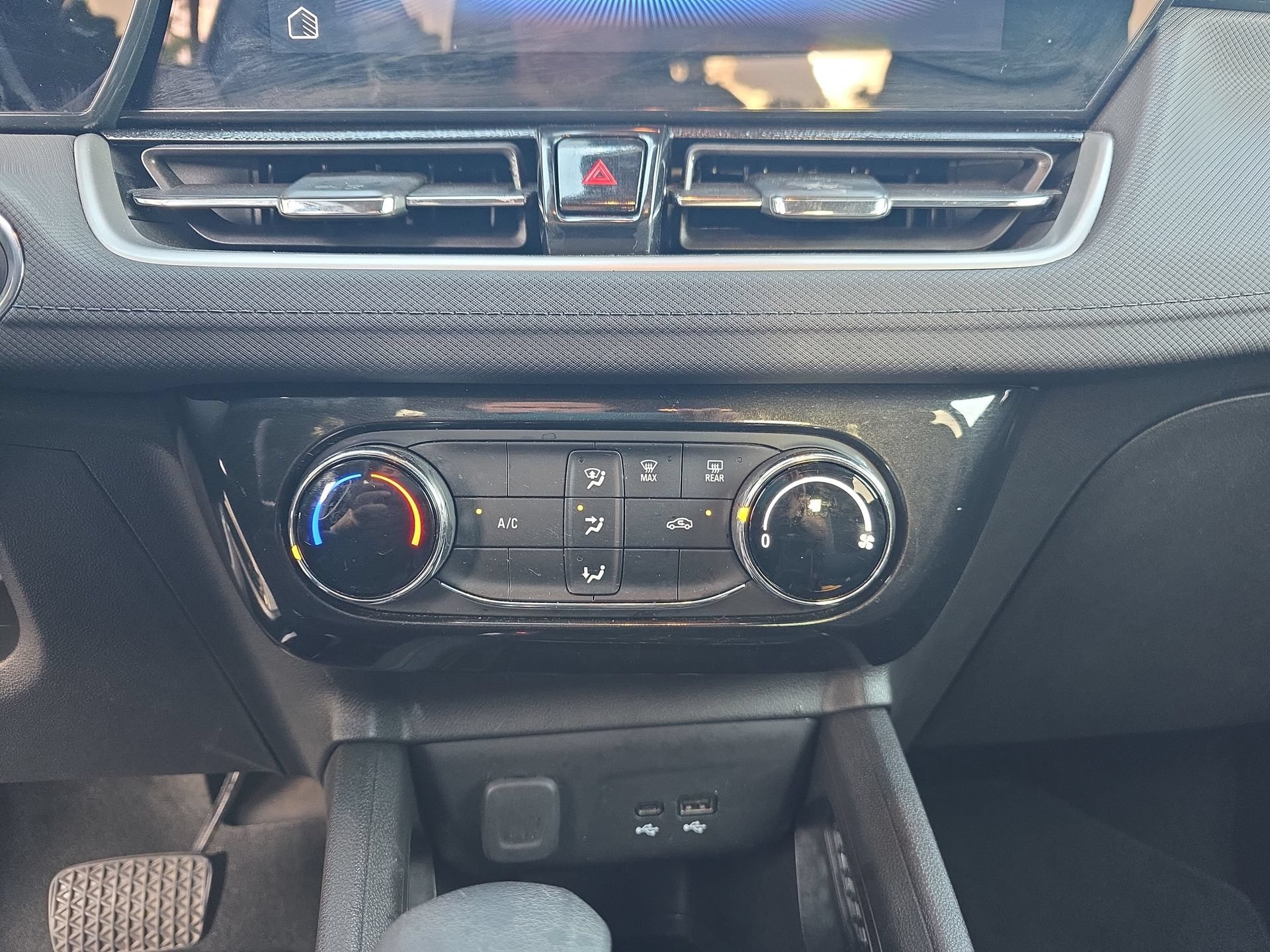 Used 2025 Chevrolet TrailBlazer LT AWD/4WD image 23