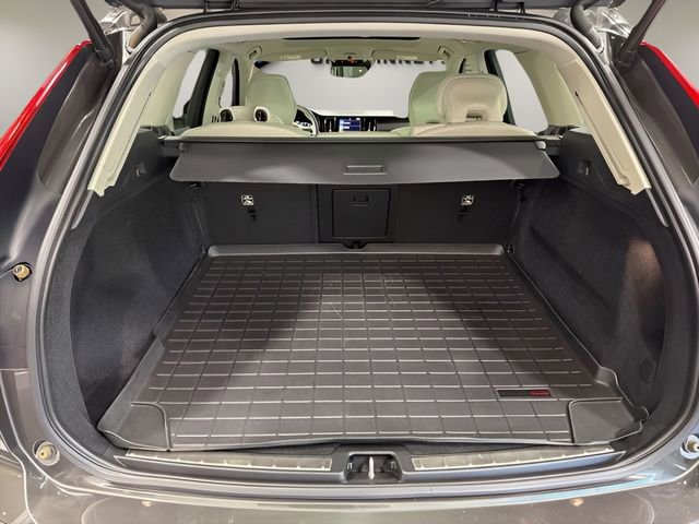 Used 2021 Volvo XC60 T5 Momentum w/ Premium Package image 34