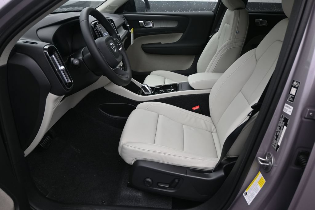 New 2026 Volvo XC40 B5 Plus w/ Protection Package Premier AWD/4WD image 11