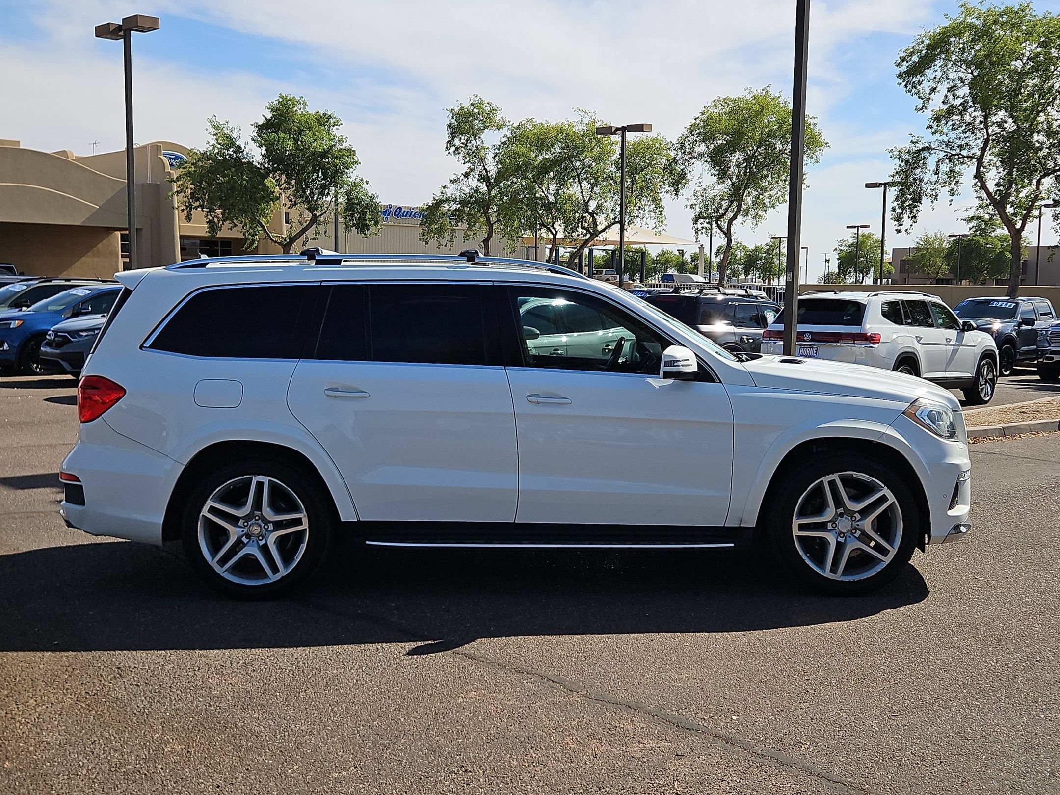 Used 2016 Mercedes-Benz GL 550 4MATIC image 4