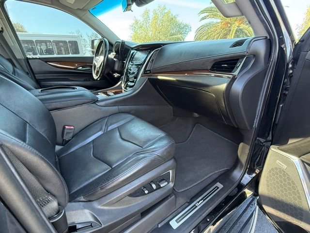 Used 2019 Cadillac Escalade ESV Luxury image 10