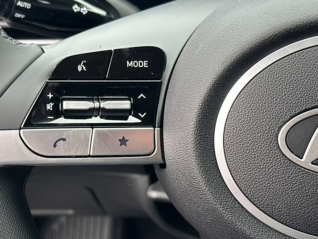 New 2025 Hyundai Elantra SEL FWD image 25