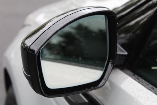 Used 2025 Land Rover Range Rover Evoque S image 13