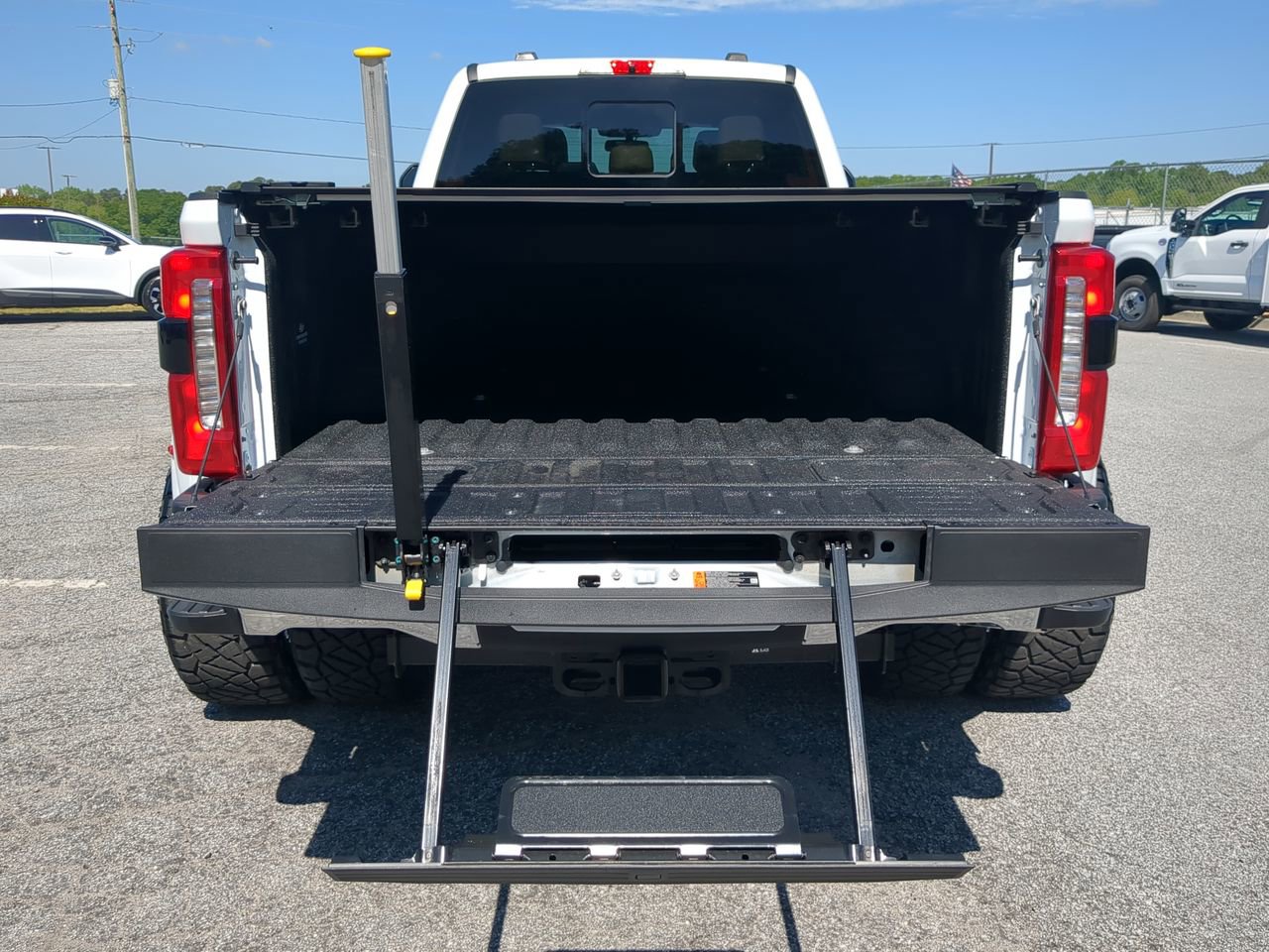 Used 2025 Ford F450 Lariat w/ Lariat Ultimate Package AWD/4WD image 11