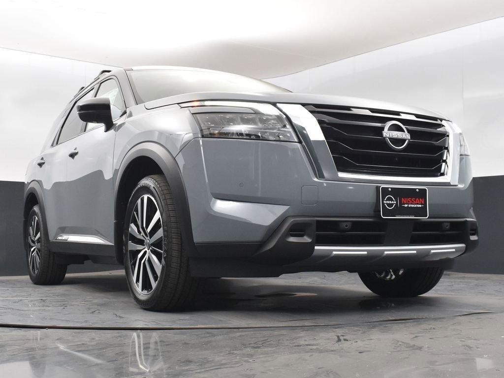 New 2025 Nissan Pathfinder Platinum w/ Cargo Package image 40