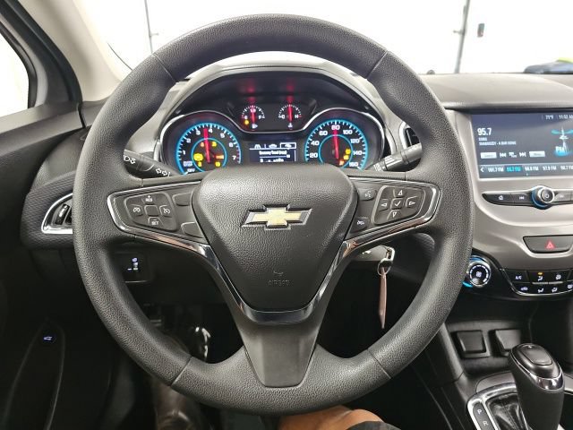 Used 2018 Chevrolet Cruze LT FWD image 17