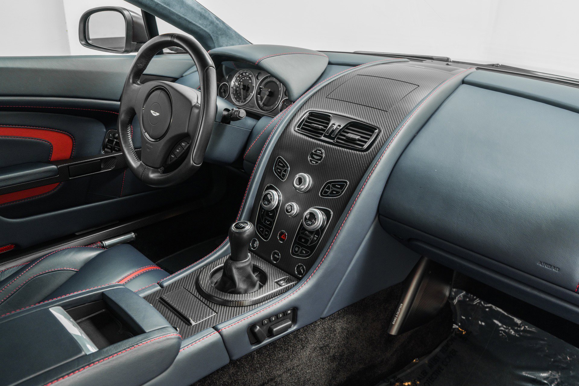 Used 2017 Aston Martin V12 Vantage S image 27