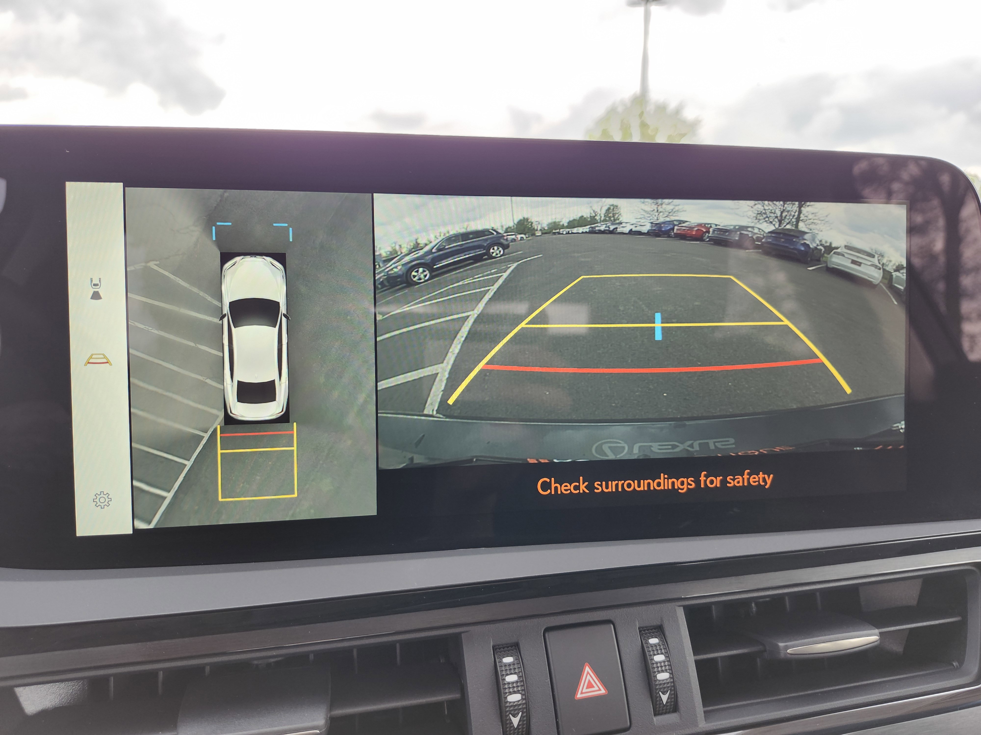 Used 2025 Lexus ES 300h Ultra Luxury w/ Accessory Package (Z2) image 7