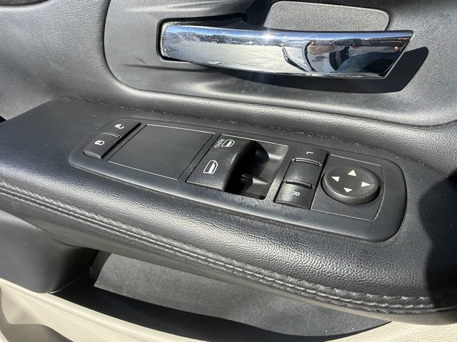 Used 2016 Dodge Grand Caravan SE w/ Quick Order Package 29E SE FWD image 9