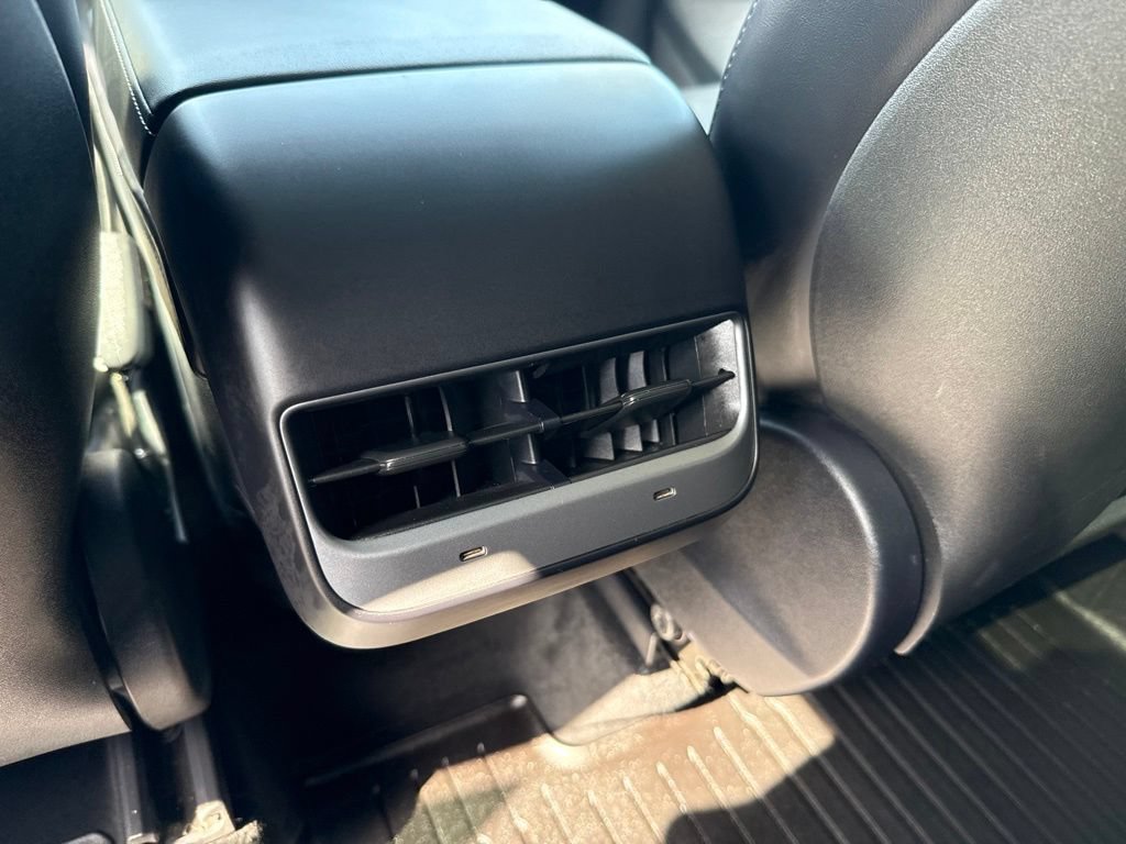 Used 2024 Tesla Model Y Long Range AWD/4WD image 30