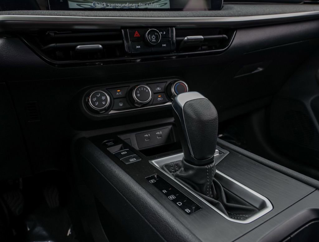 Used 2025 Nissan Kicks SV FWD image 29