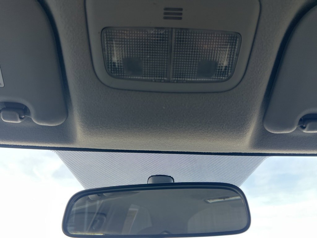 Used 2010 Toyota Yaris 2-Door Hatchback image 32