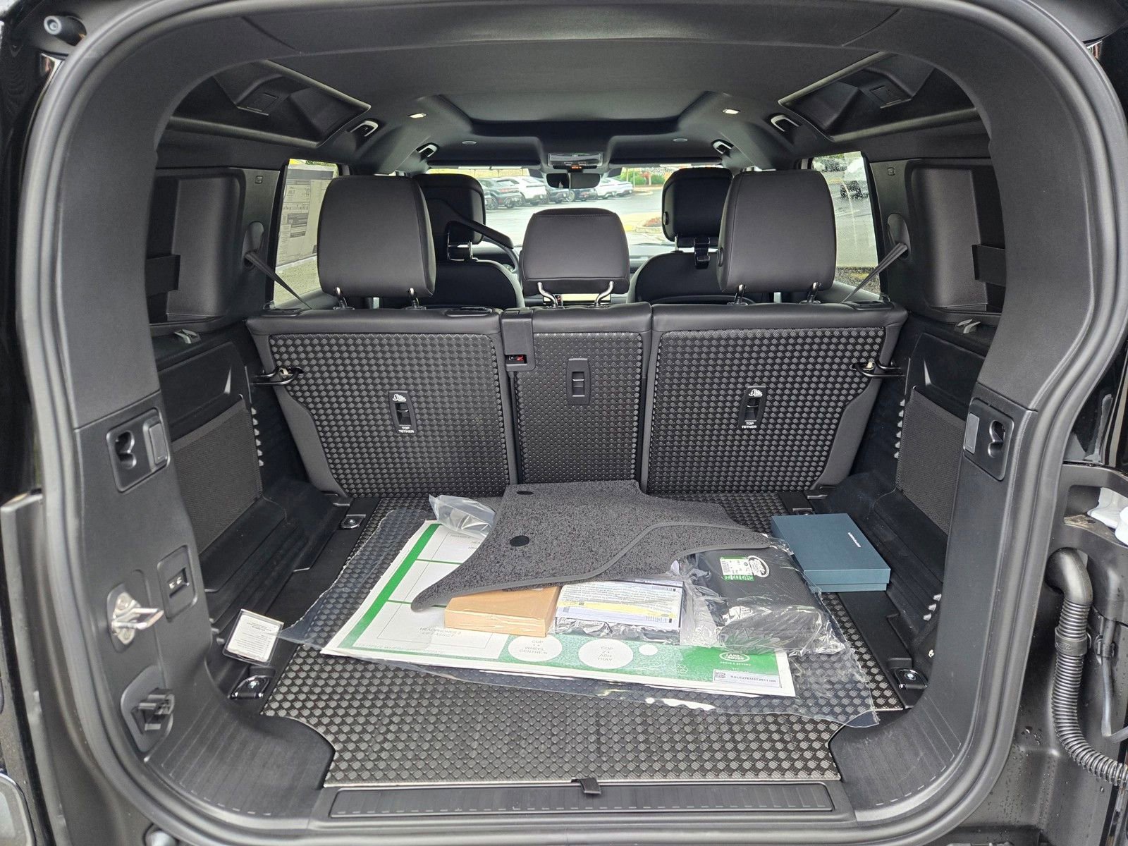 New 2026 Land Rover Defender 110 X-Dynamic SE AWD/4WD image 15