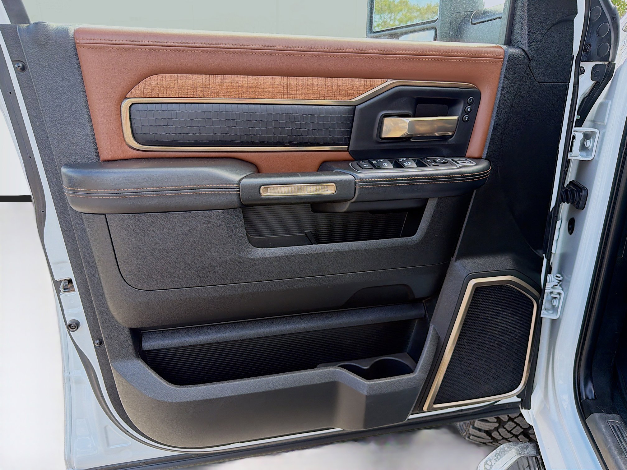 Used 2023 RAM 2500 Limited image 21