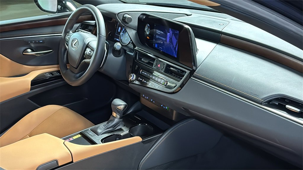 Used 2024 Lexus ES 350 w/ Premium Package image 11