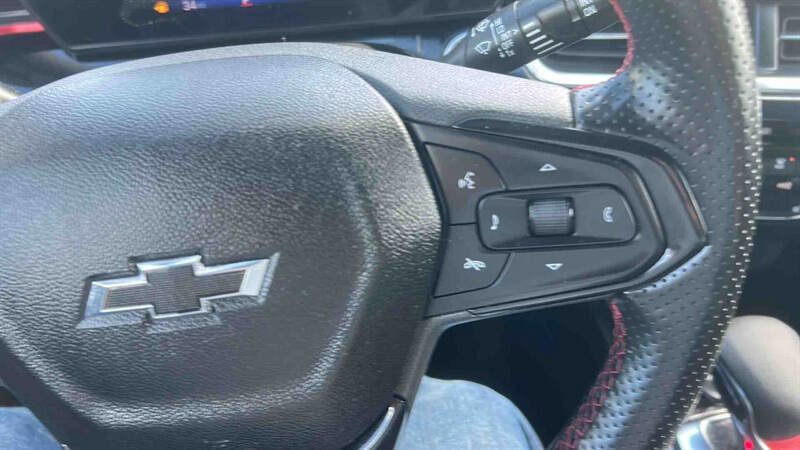 Used 2024 Chevrolet Trax RS FWD image 28