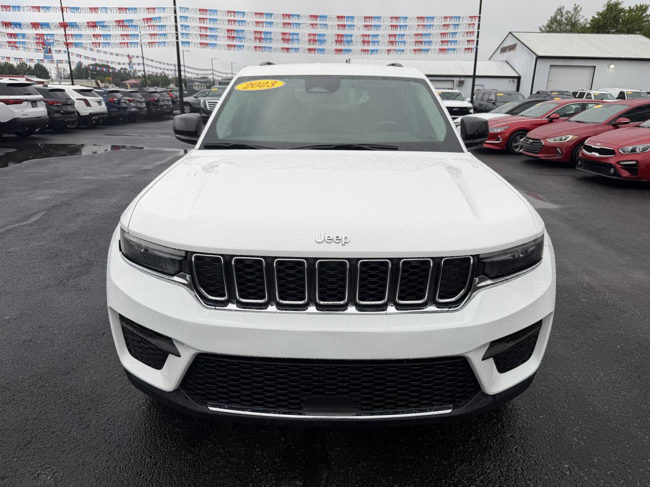 Used 2023 Jeep Grand Cherokee Laredo w/ Trailer Tow Prep Group (B) AWD/4WD image 10