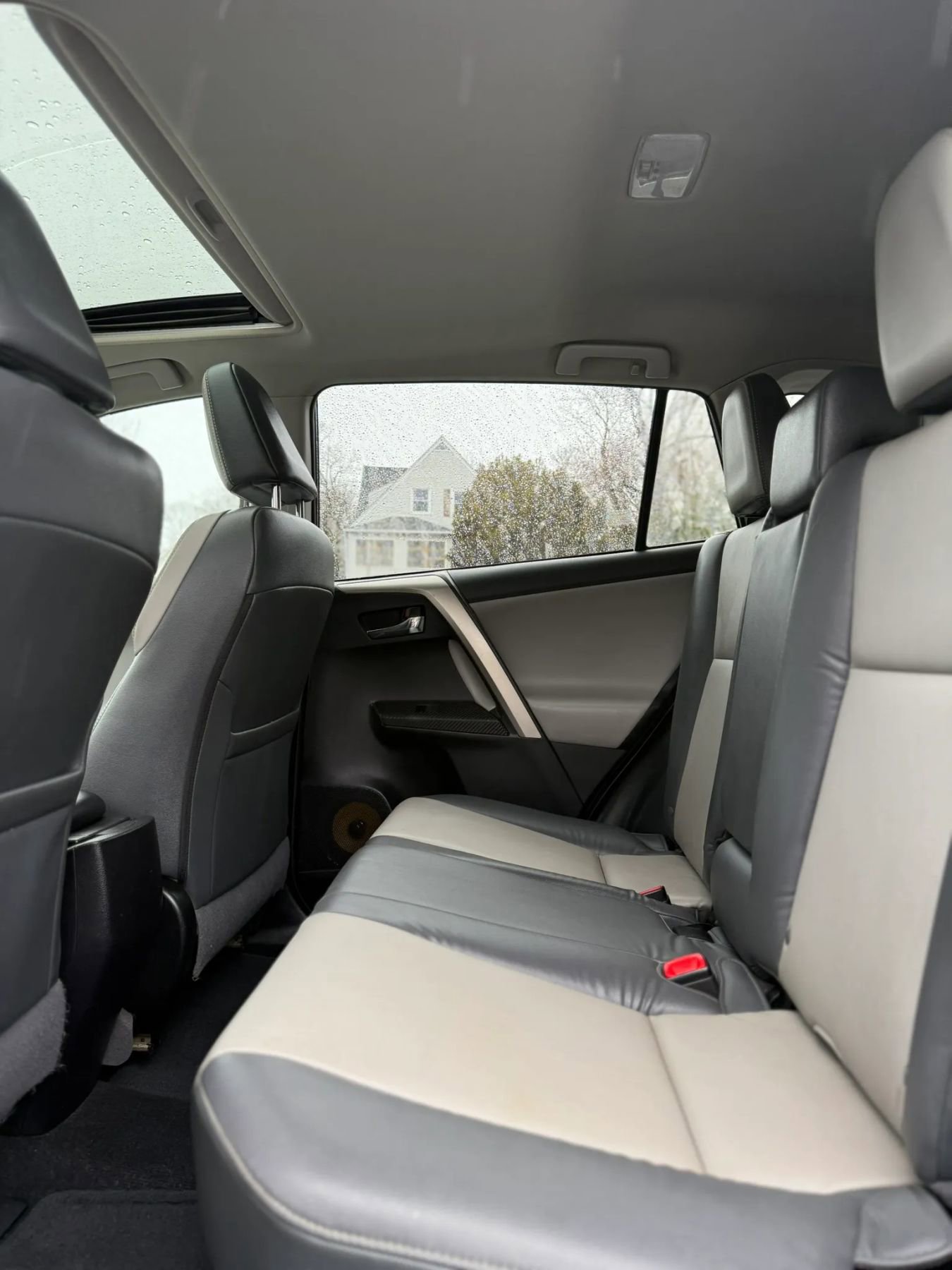 Used 2015 Toyota RAV4 Limited image 17