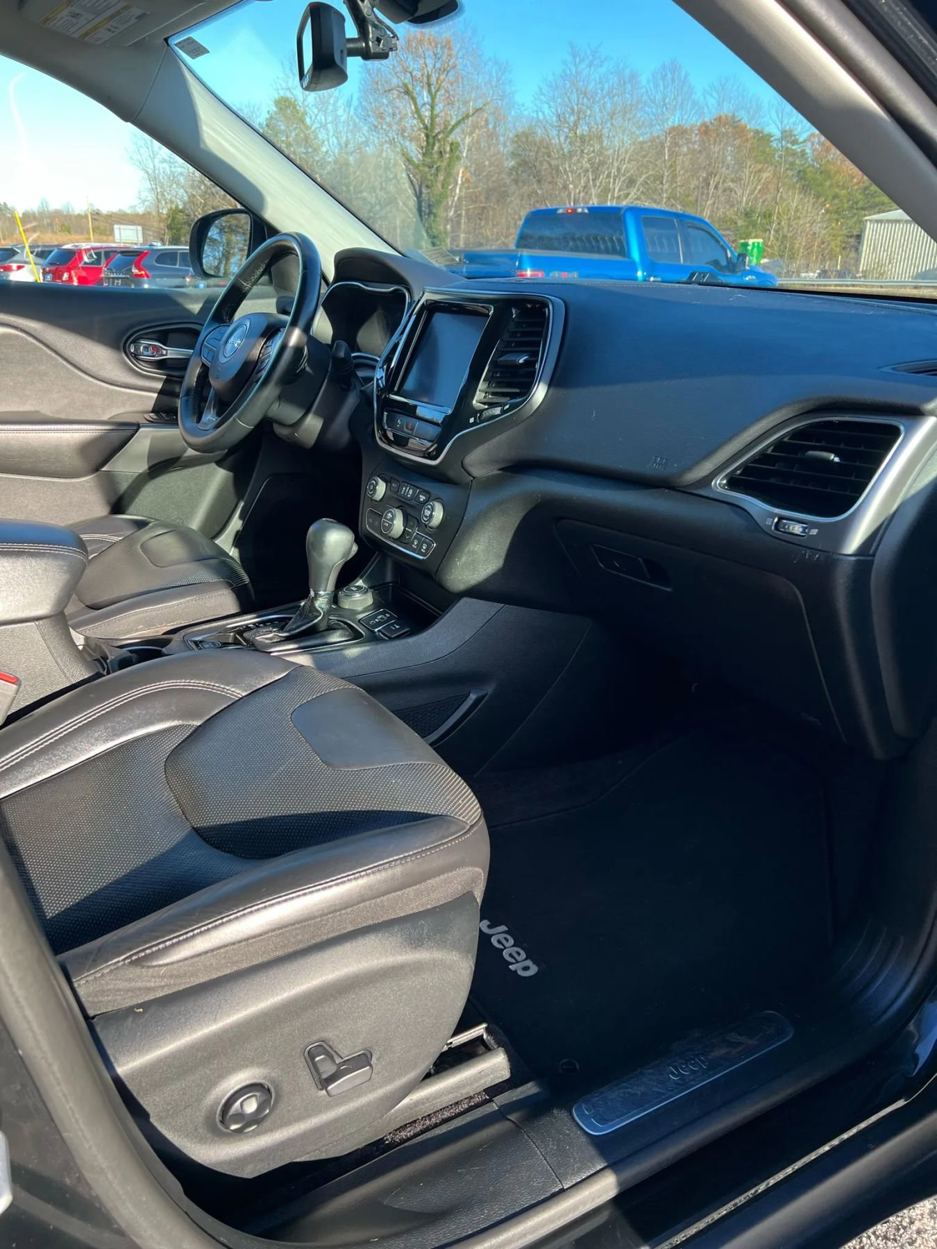 Used 2019 Jeep Cherokee Limited image 19