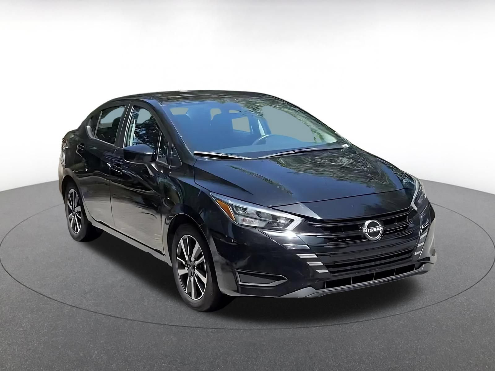 Used 2025 Nissan Versa SV FWD image 3